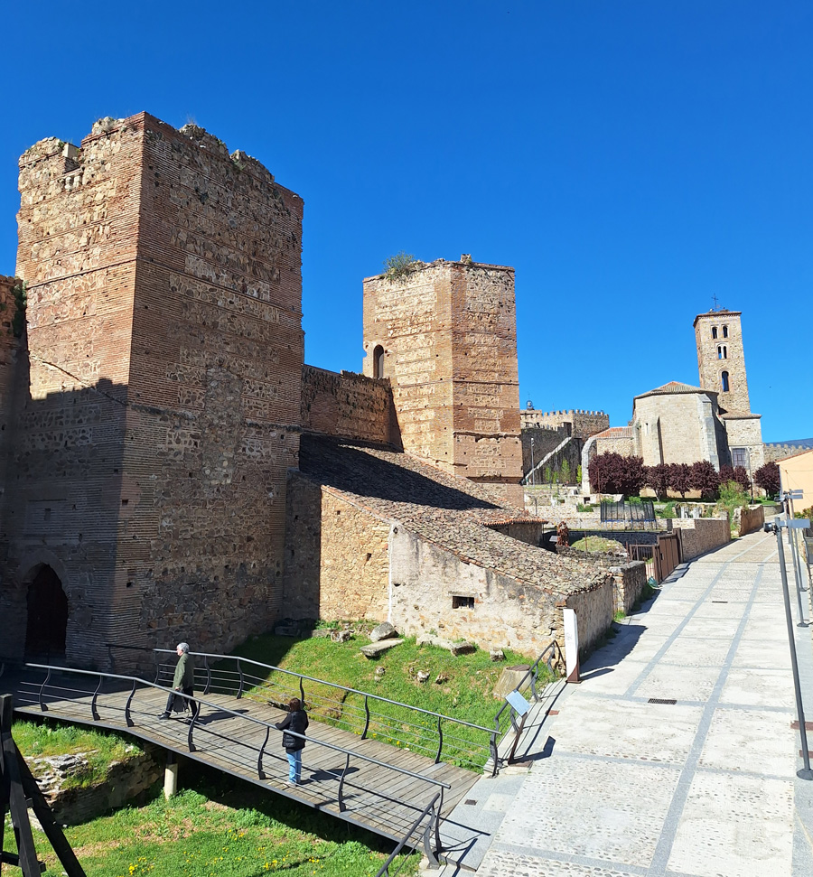 CASTILLO DE LA FAMILIA MENDOZA